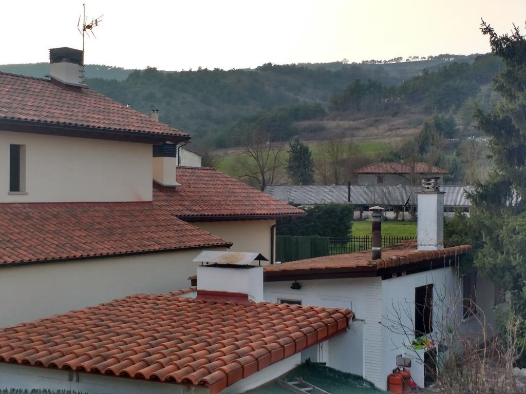 Gasthaus Casa Tau Larrasoana Exterior foto